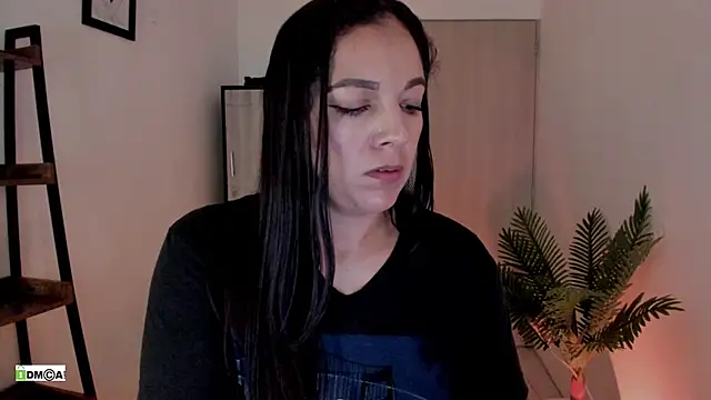 Chat +18 de urcute_kitten ao vivo