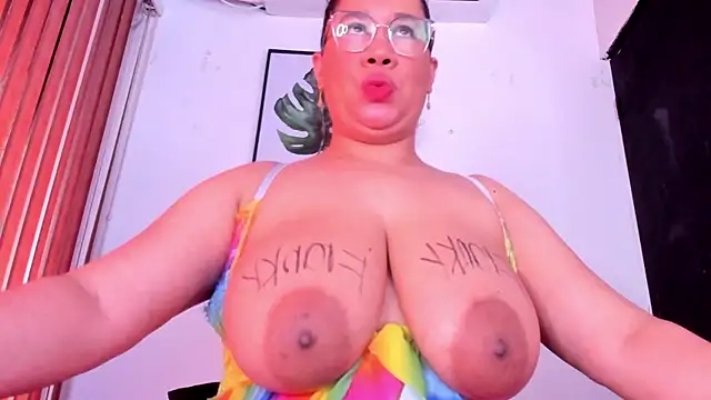 แชท XXX สดของ alondrabigtits