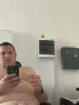 Mike8523 Live XXX-chat