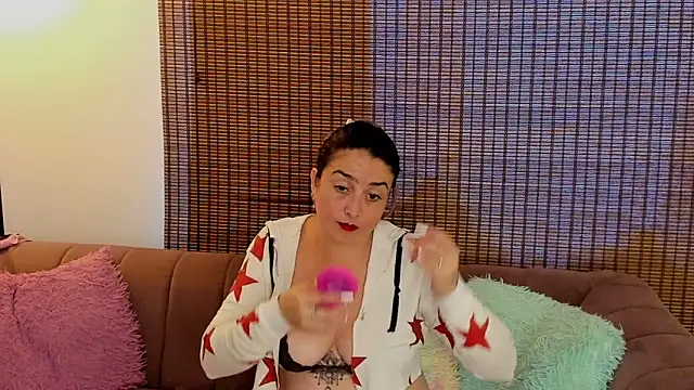 Chat +18 de ariana_cross ao vivo