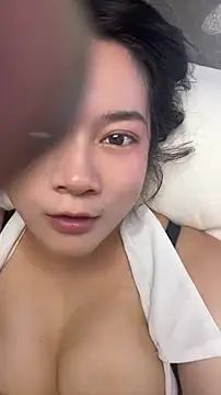 mo-mo-69's Live XXX Chat