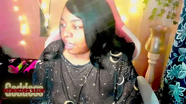 MercedesRedd Chat XXX in diretta
