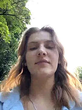 mooniekiss élő XXX-chatje