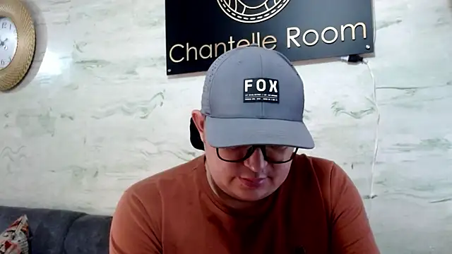 maximo_daddy élő XXX-chatje