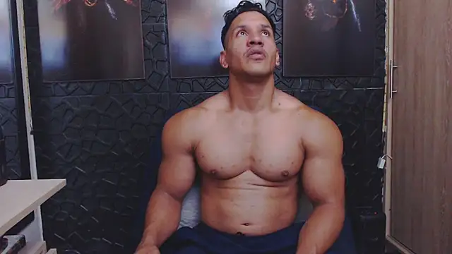 viktor_herrera's Live XXX Chat