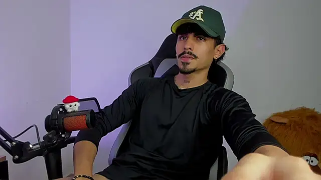Show modela Lukeetaylor na web-kameri