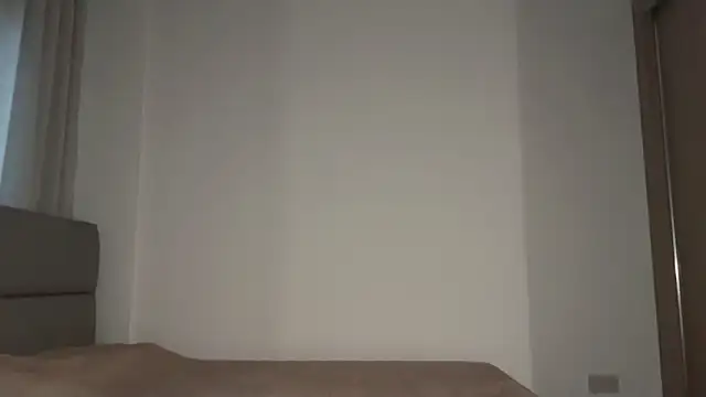 XXX chat uživo modela Tira_misu