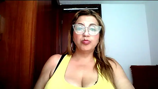Chatroom XXX en direct de RossanaLionheart