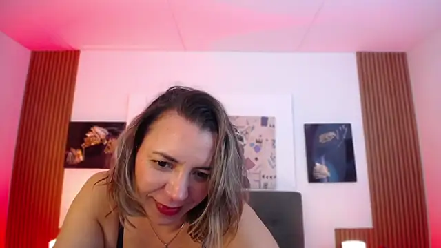milfsecret69's Live XXX Chat