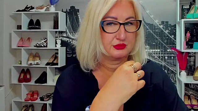 DianaFrances Show in webcam