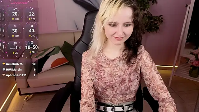 LinaVeritas' Live XXX Chat