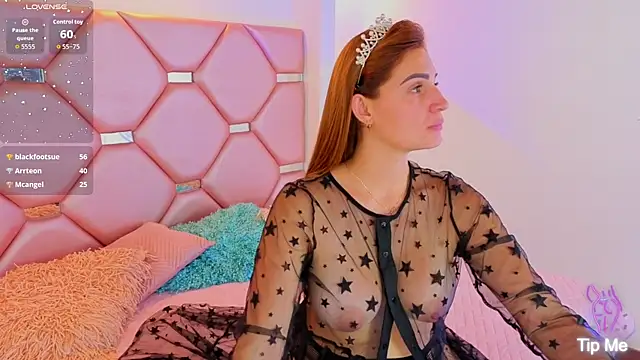 Juliia_cruz_: διαδικτυακό σόου στην κάμερα