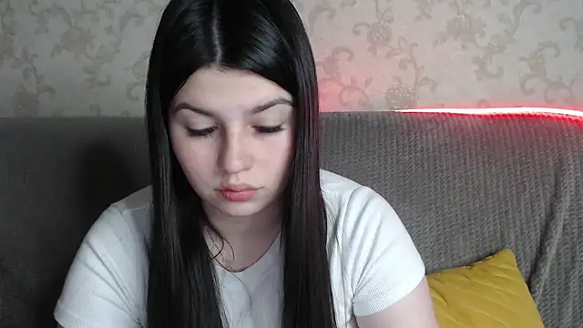 Chatroom XXX en direct de KisaModel