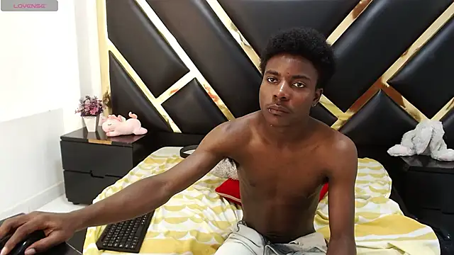 NoahJhonson69's Live XXX Chat