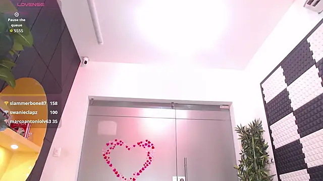MelodyBlazze's Live XXX Chat