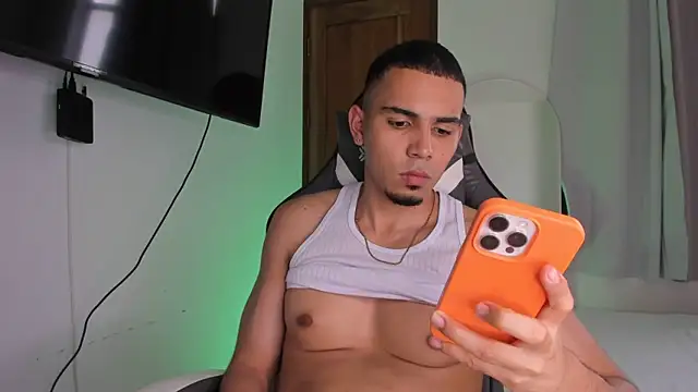 Lucca__ Adlı Modelin Canlı XXX Sohbeti