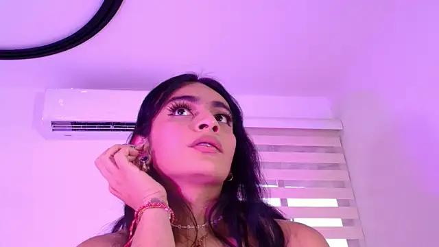 Malaia_thompson_ webcam show
