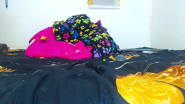 I_AM_JULIETA_SQUIRTS Adlı Modelin Canlı XXX Sohbeti