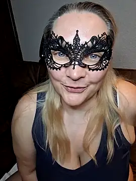 MaskedQueen77 live XXX chat