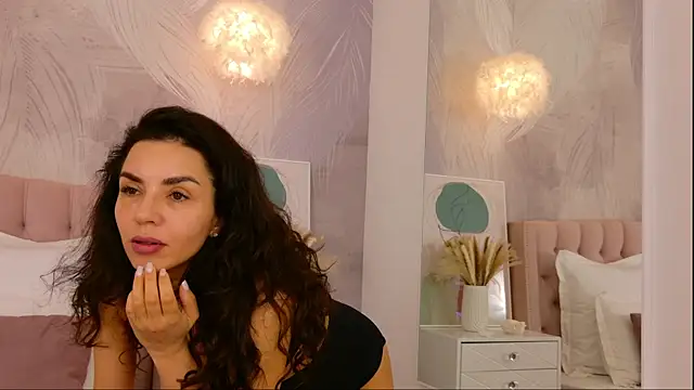 MonicaRamoss Chat XXX in diretta