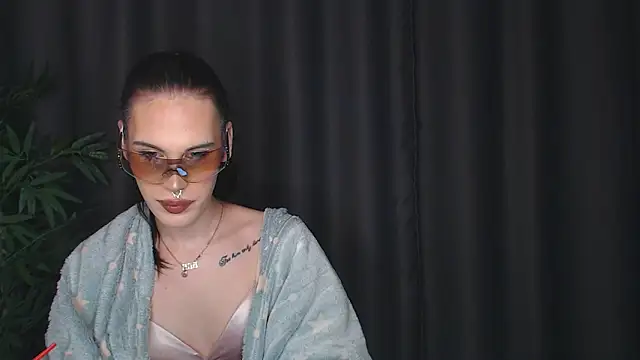 Show modela Cassie_Bae na web-kameri
