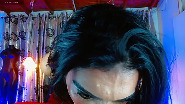 Hecate_doll: διαδικτυακό σόου στην κάμερα