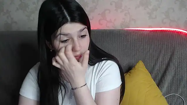 Chatroom XXX en direct de KisaModel