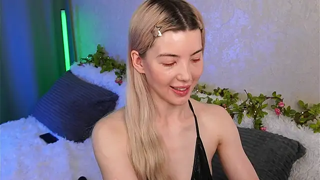 LindaThackerr live XXX chat
