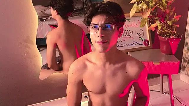 Aaron_Eze's Live XXX Chat