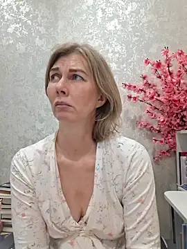 stellahere8 Adlı Modelin Canlı XXX Sohbeti