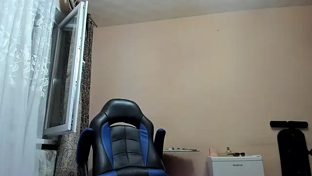Show modela SanFrantsisko na web-kameri
