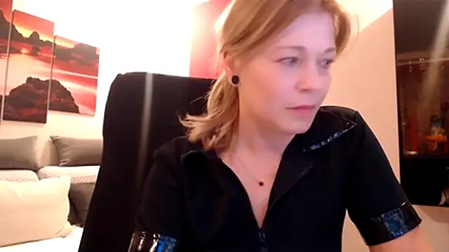 love-bionda's Live XXX Chat