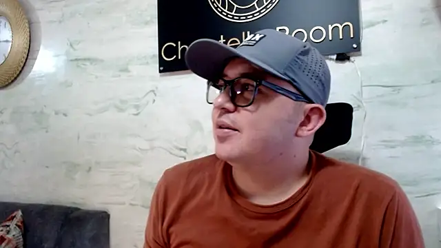 maximo_daddy Show in webcam