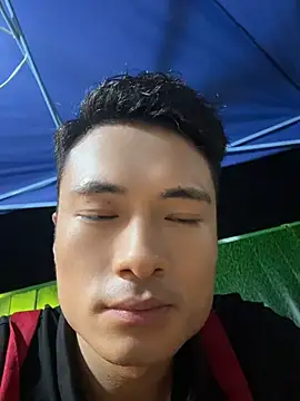 Show modela AAA-888 na web-kameri
