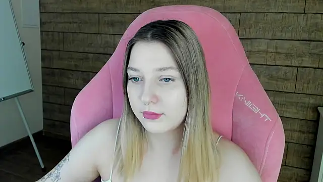 TinnaBurton live XXX chat