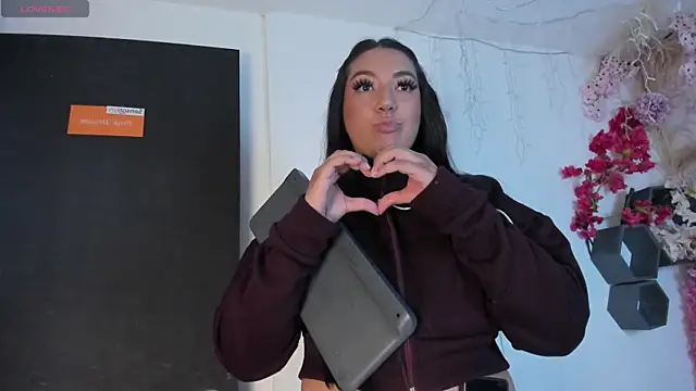 Emily_RousseeのライブXXXチャット