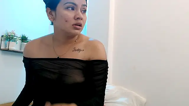 แชท XXX สดของ hotlatinaluna23