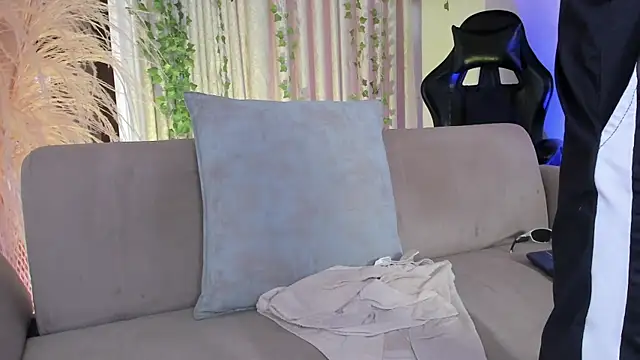 JulienSaint webcam show