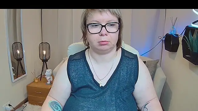 XXX chat uživo modela BonnnyBoobsy