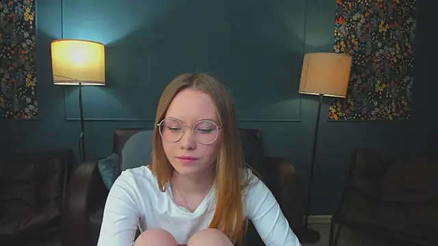 Chat +18 de FloraLarsson ao vivo