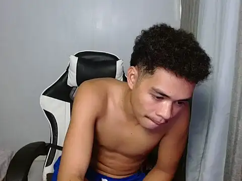 curlyasian_njxx webcam show