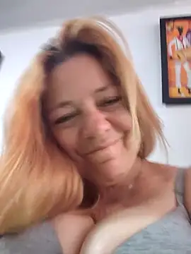 karlaanqui1 Adlı Modelin Canlı XXX Sohbeti