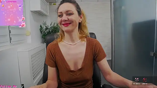Chat XXX en directo de EllaMilf_