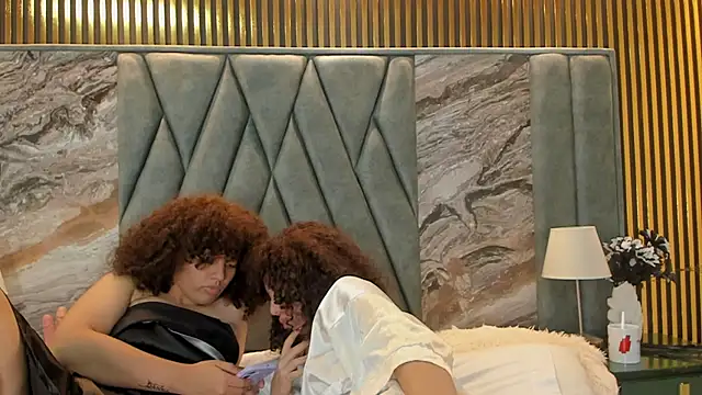 Chloe_and_Violeta Webcam show