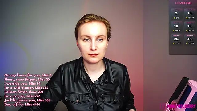 KinkyMissCherry: онлайн-секс-чат