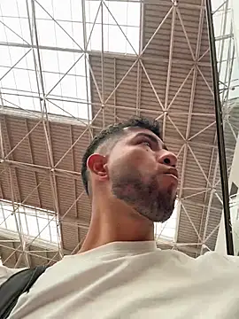 liam_bronw Adlı Modelin Canlı XXX Sohbeti