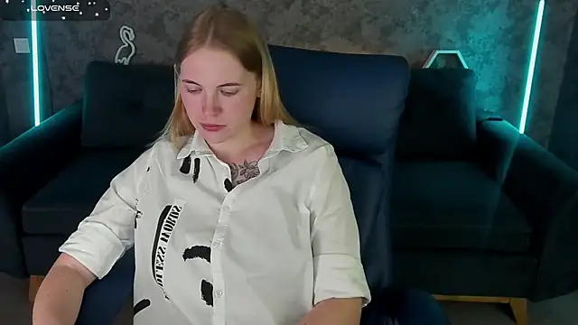 NikkyReyyy webcam show