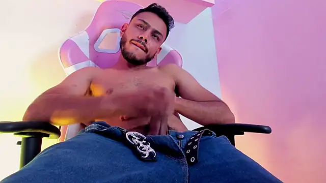 Show modela Boss_Domiinator na web-kameri