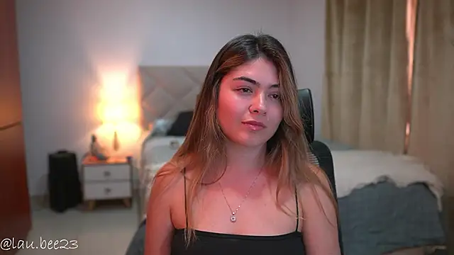 Lau_Bee Adlı Modelin Canlı XXX Sohbeti