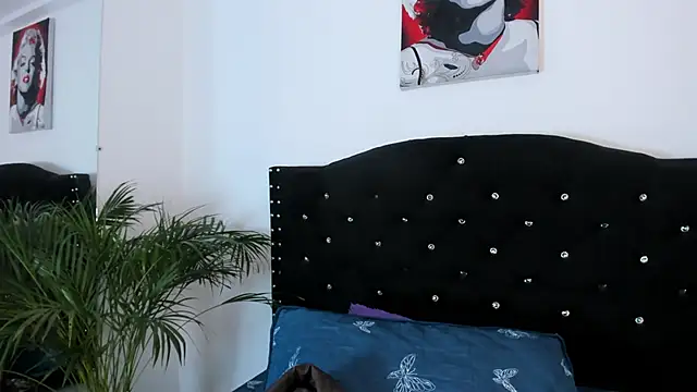 abby_jones2 Adlı Modelin Canlı XXX Sohbeti